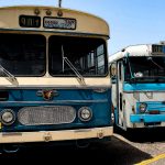 Holon, mesto múzeí a historických autobusov, sa nachádza len pár kilometrov od Tel Avivu