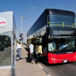 Inovatívne autobusové zastávky v Dubaji poskytujú čakajúcim pohodlie s pridanou hodnotou