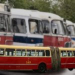 Noc múzeí vo Varšave v znamení historických autobusov objektívom Rafała Roguského