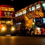Deckers In The Night: autobusová show v Austrálii v znamení noci prináša neopakovateľné zážitky