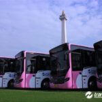 Ružové autobusy v Jakarte majú za cieľ chrániť dochádzajúce ženy pred sexuálnym obťažovaním
