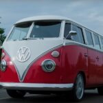 Vynovený VW Bus z roku 1965 ukrýva pod kapotou šialený motor!