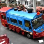 Japonský školský autobus, ktorý sa zmenil na parnú lokomotívu