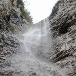 Kde voda padá z nebies a ticho lieči: Objavte 55-metrový Brankovský vodopád a panorámu Vyšného Brankova